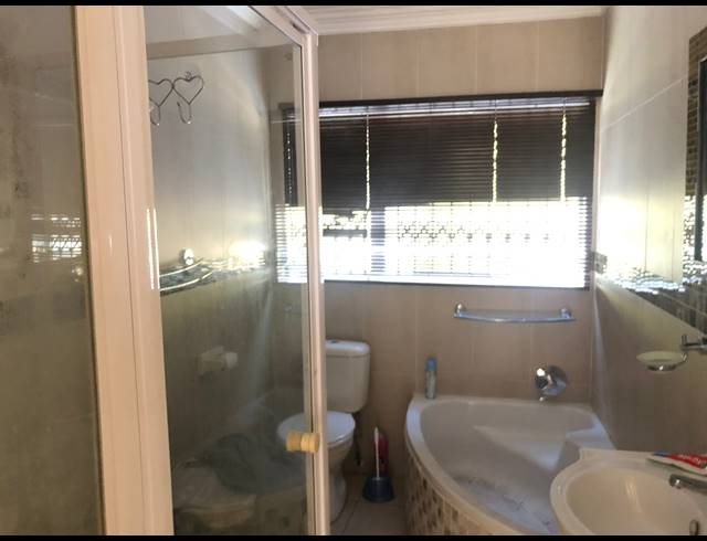 3 BEDROOM FREESTANDING RENTED IN SHERWOOD